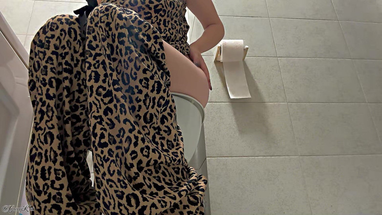 GassyKat: El baño diario temporada 3, episodio 1