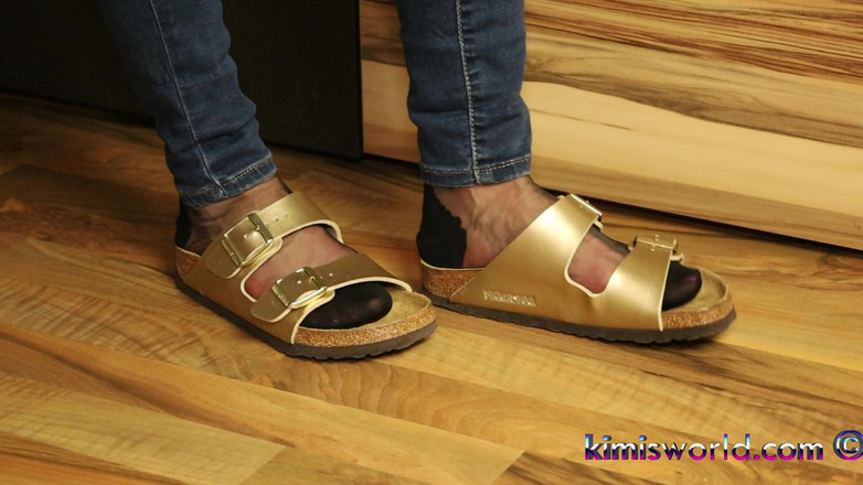 KimisWorld: Gouden Muiltjes &amp; Zwarte Nylons - Sensueel Uitkleden