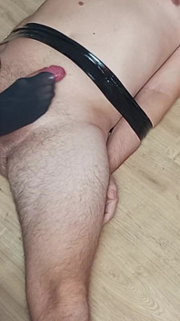 Pantimedias trabajando con el pie, ballbusting y orgasmo arruinado!