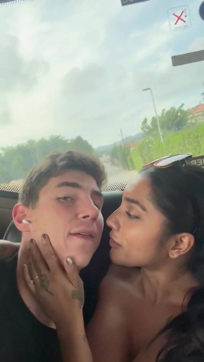 Yasmina and Brady: 妻がバスで素晴らしいフェラチオをしてくれる - ヤスミナ・カーン