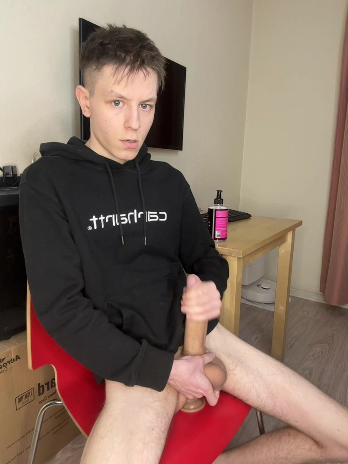 Morflot24: 18 a Nadržená: Twink je lepkavá exploze nákladu