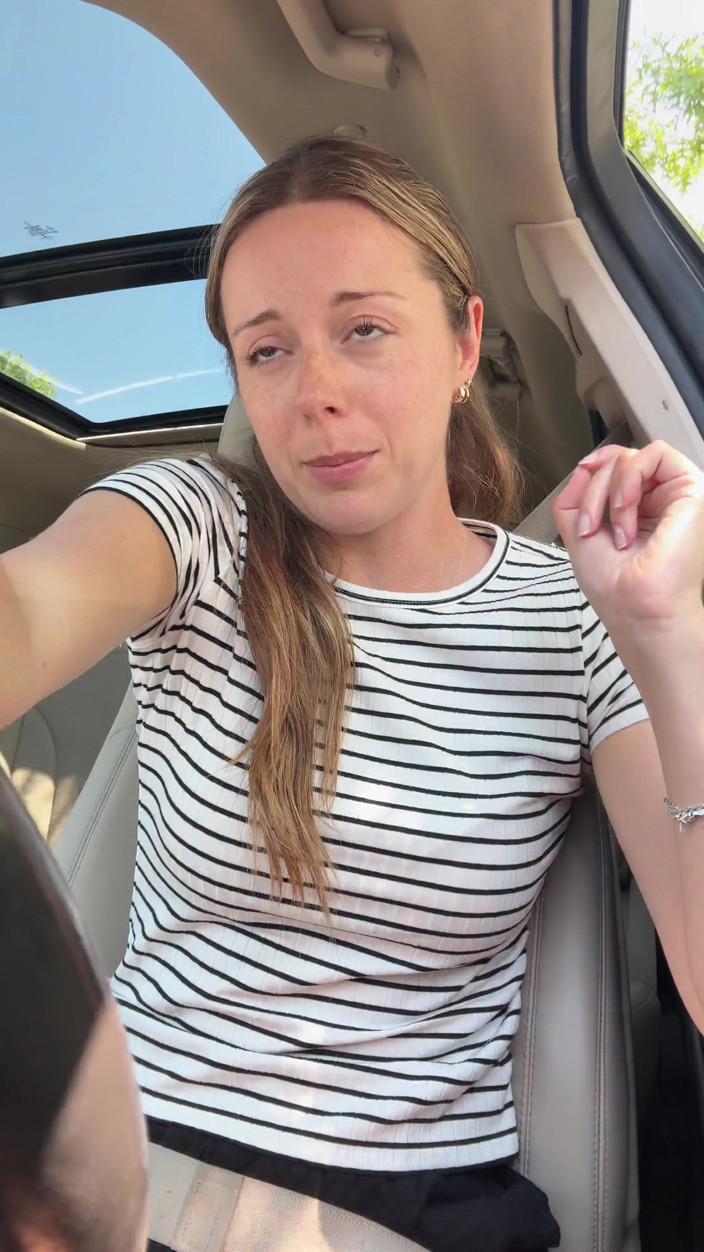 Nadia Foxx: 車の中でラッシュ!リスキーオーガズム!