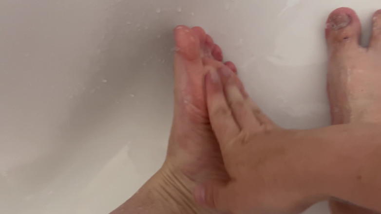 EeveeXo: Ich wäscht meine verschwitzten füße nach dem laufen