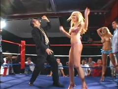 Grote borsten sexy blondines grote lul zuigen in de ring