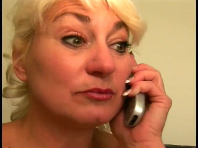 My MILF: Une salope blonde mature avec de beaux gros seins suce...