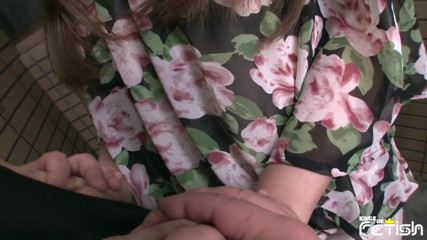 Pure Japanese adult video ( JAV): Linda nena japonesa mama a un chico con polla peluda...