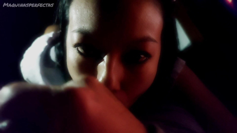 Maquinasperfectas: XXX masturbuje pro mě a končí tím, že mi plní ústa spermatem...