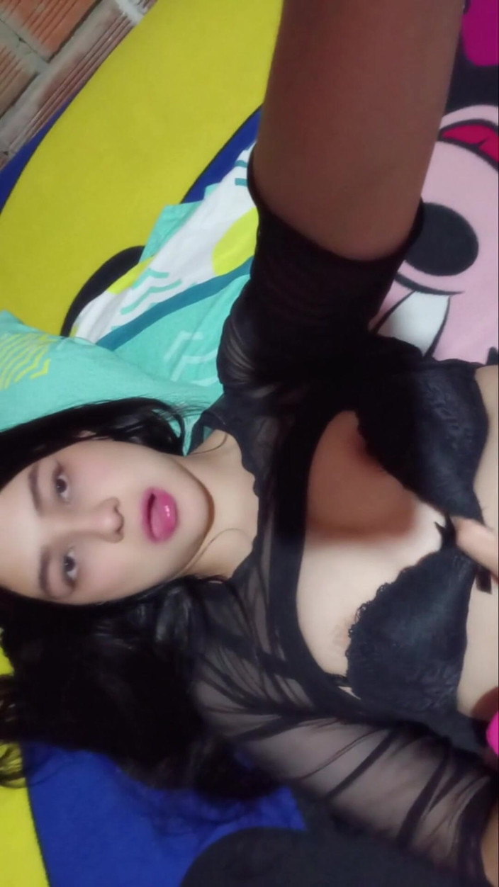 Yuli and tony: 友人の継母が留守中に私を誘惑する