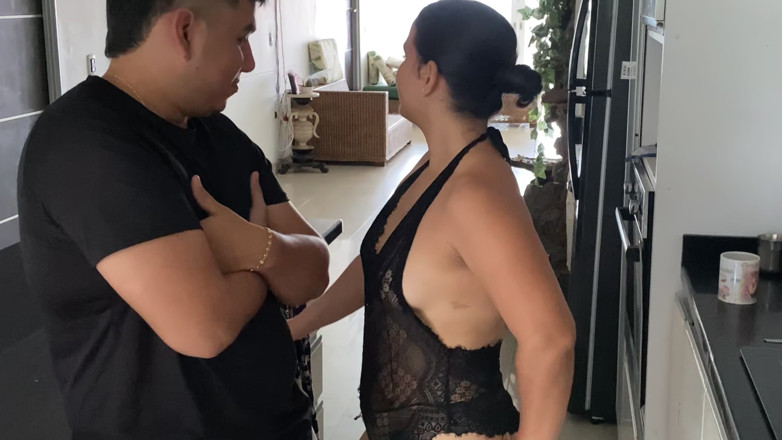 MaRaSexx: Îmi seduc fratele vitreg până îl conving să mă fută.
