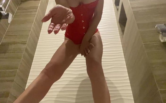 Mistress Mary: Tutti vogliono prendere il mio nettare