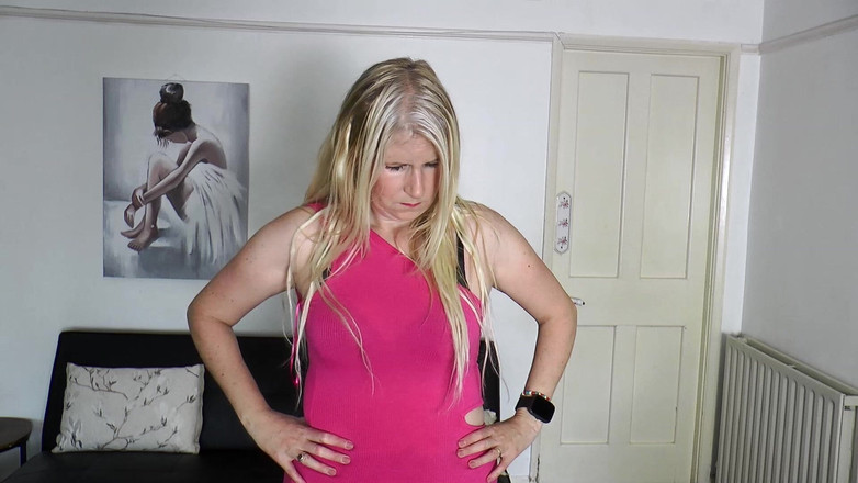 Britishmilf: La mamma religiosa si trasforma in una troia affamata di...