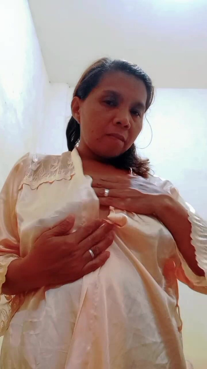 Fleshlab Milf: Horny Filipino MILF Morning Seduction