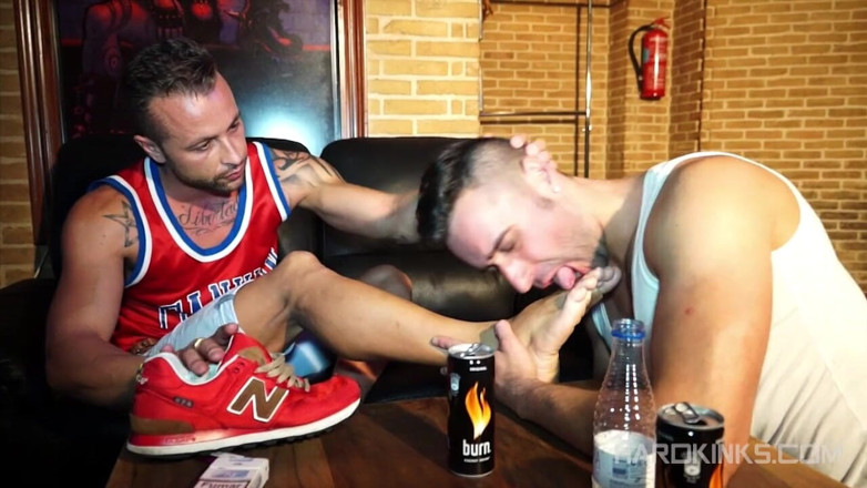 Hard Kinks: Hamba manusia baru