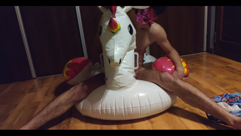 Floatie Boy: 私の膨らませるユニコーンのドライハンプ