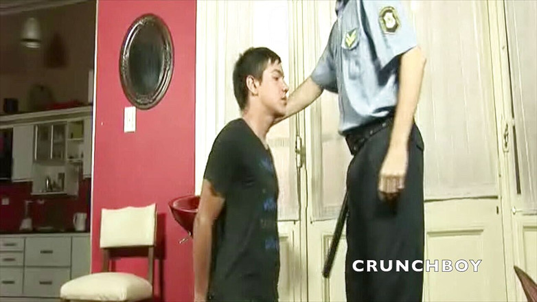 Straight fucking boy in uniform: Scopata duramente dal guardiano dell'uniforme