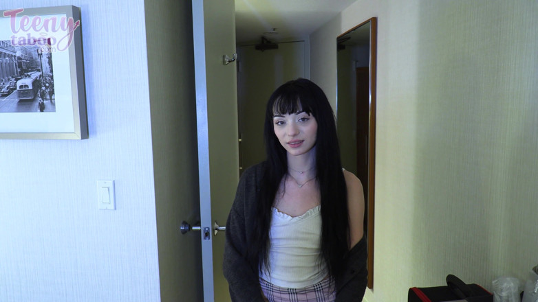 Teenytaboo: Cecelia Taylor es la asistente tabú