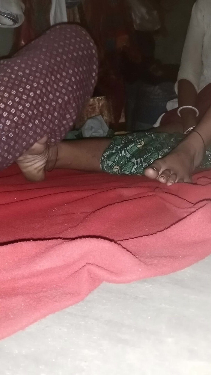 Pede: Desi sesso, sono venuto di notte e ho messo Bhabhi...