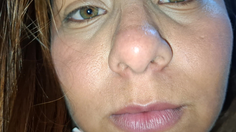 SugarPose: Взорвущаяся толстушка-латина сосет дилдо, мастурбирует и играет с сиськами