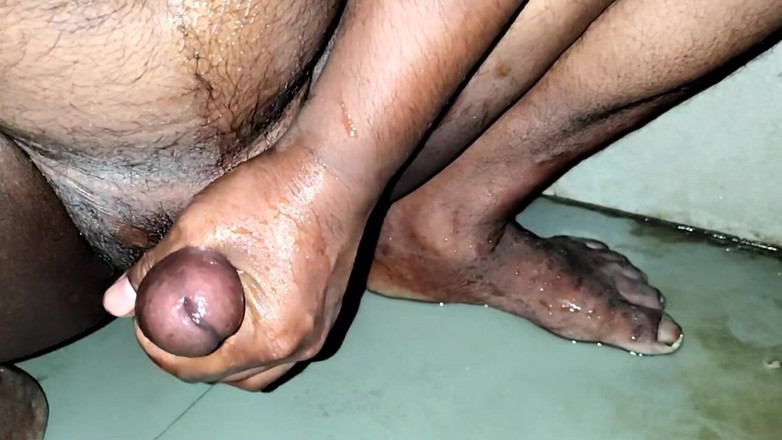 QAse 2026: India joven follando duro por grande consolador de madera y...