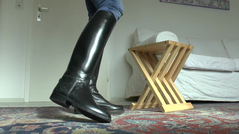 Lady Victoria Valente: Boot Change dan Menghirup Stoking Hitam Pov, Lady Victoria Valente