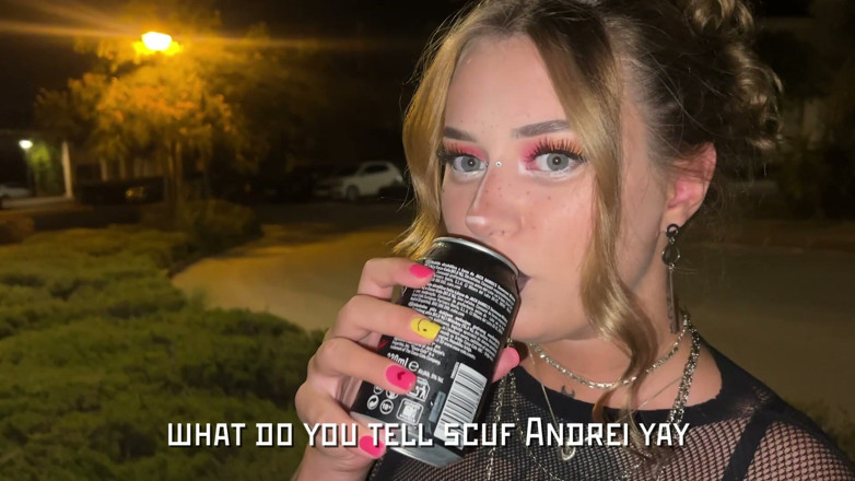 Andrew Oster: Alt Girl พร้อมแล้วที่จะเย็ดเพื่อดื่มพลังงาน