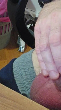 Belle masturbation avec de gros testicules