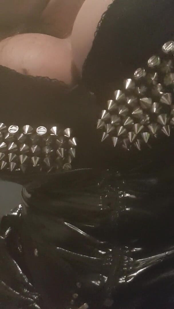 Latex cd kata: Kemusnahan dildo