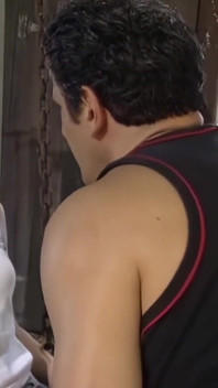 年轻的 Aurora Snow 想在她的小屄里感受一个成熟的大男人