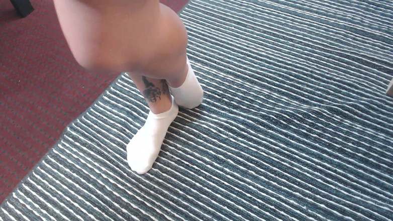 Abby Anna: Toutes les semelles pieds nus. Compilation de 2 filles