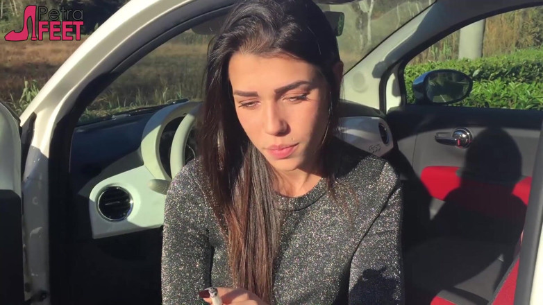 Smokin Fetish: Underbar brud röker en cigarr utomhus