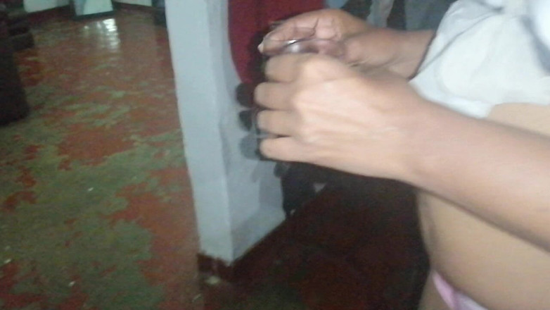 Tina Baby: Tchánův gigantický čůrák se vystříká pod svýmarom pro nevlastní dceru