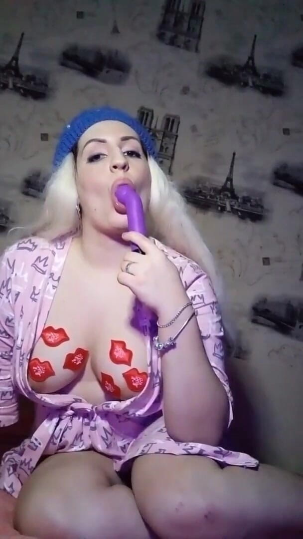 Flaviolinca studio: Branle-moi la chatte avec un vibromasseur