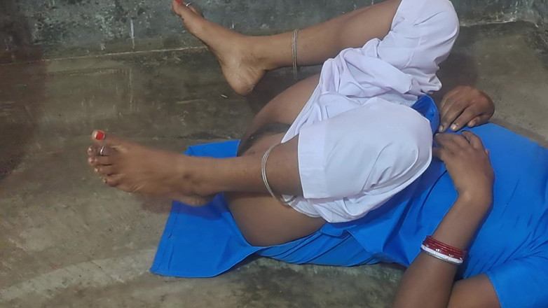 Sumaj: कॉलेज ड्रेस के साथ कॉलेज स्टूडेंट