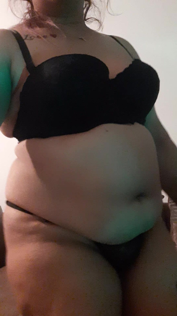 Gloriousshelly: Lexy intră în chiriaș