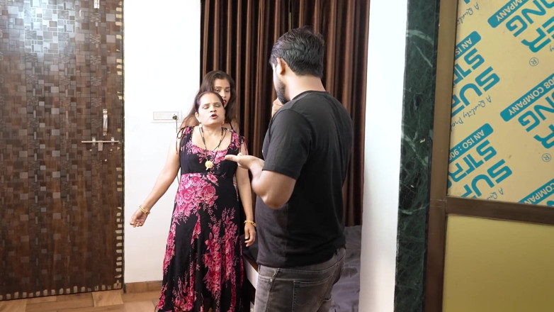 SEXPOSITION69: Indian Sex with Mt Auntys Stepdaughter Indian Teen Porn Video