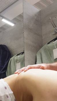 Pris Pendant La Pause Déjeuner: Rapide Dans Le Vestiaire