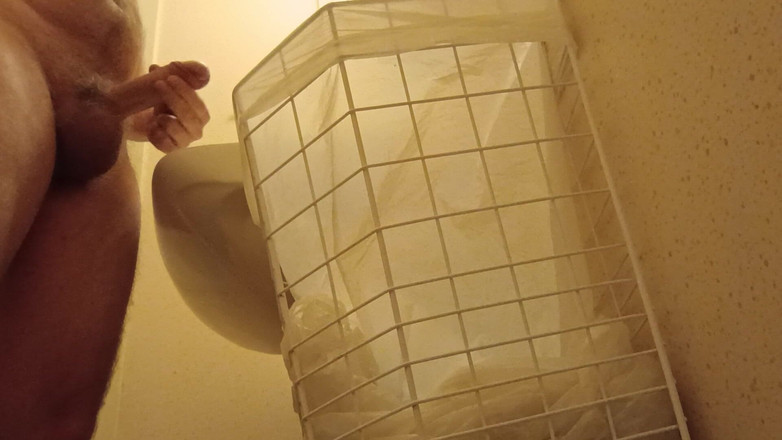 Ed Eden: Trash in bagno