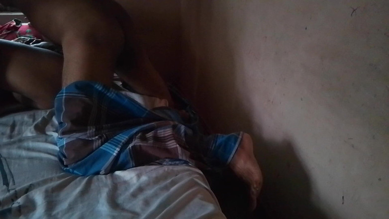 Skydreem1104: Indisch Mallu-meisje wordt geneukt door haar man