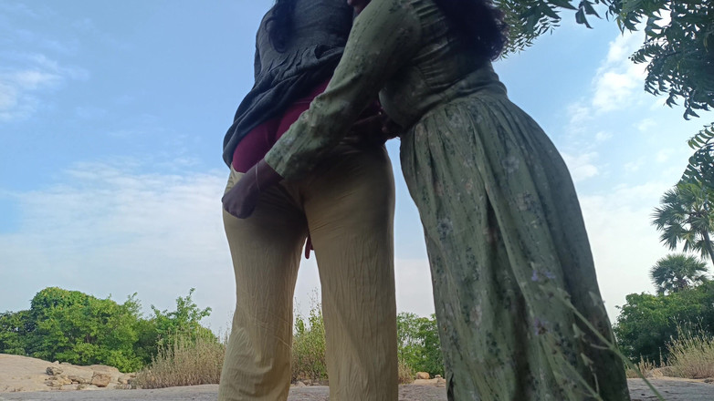 Laxi ammu: Lesbiche all'aperto