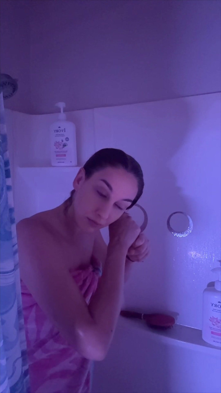 Artemisia Love: Midnight Shower with Me.