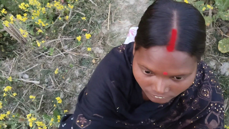 Sexydebart: J’ai emmené la belle-sœur du voisin sur le champ de...