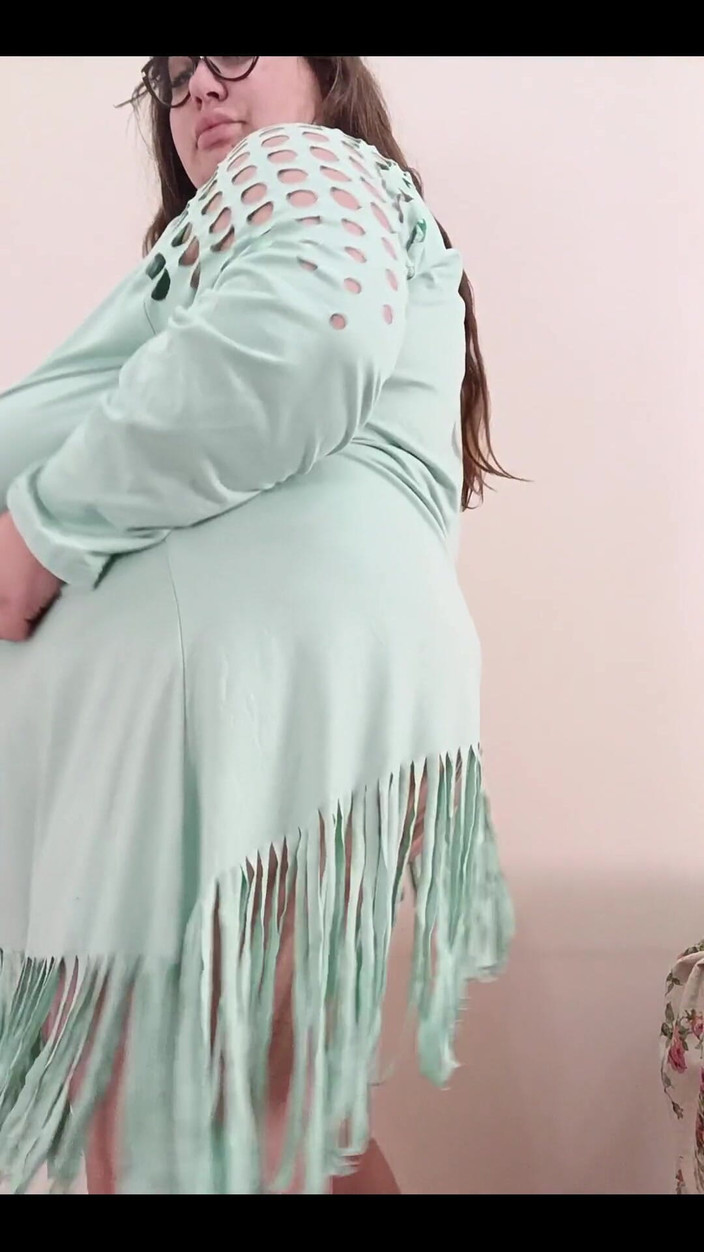 Nina Doll: Cewek semok kulit putih lagi asik solo