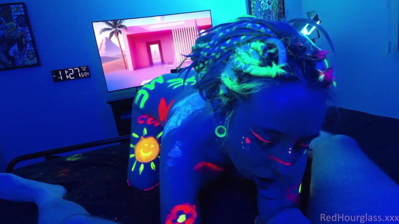 Red Hourglass Amateurs: Divertimento blacklight con melanie sugar