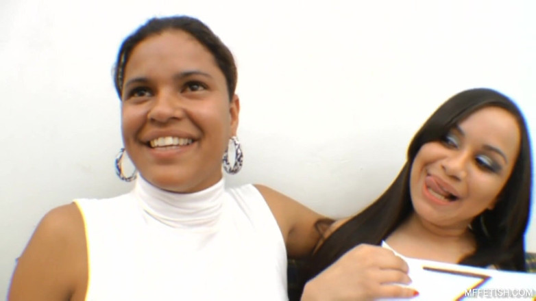 Sapphic Latinas: Senin çok ateşli ve beni ıslatıyor