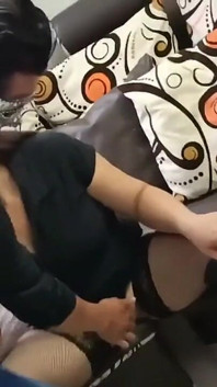 Esposa Adicta a Los Trios Se Folla a Su Amigo Y a Su Marido; Le Gusta Que La Llenen De Semen