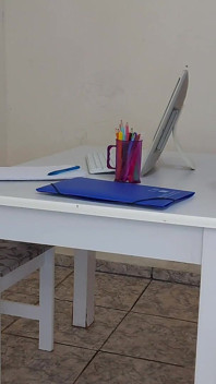 Doutora Jennyfer resuelve problema de erecao durante el examen!