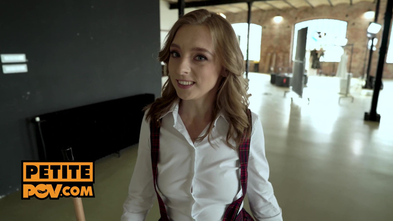 Petite POV: Rusoaica minionă înfometată de spermă Lily Ray adoră să înșele