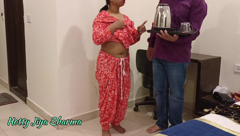 Hotty Jiya Sharmaa: Zimmerservice-typ hatte sex, nachdem er mädchen allein im hotel hindi...