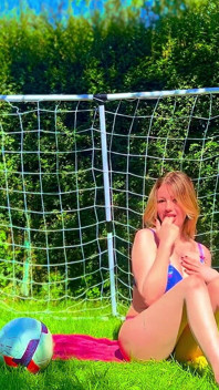 Fotbalistă braziliană din Jersey tachinează până la orgasm cu lenjerie