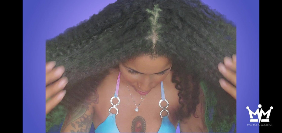 Mya Mula Goddess: Uctívání mých krásných kadeří